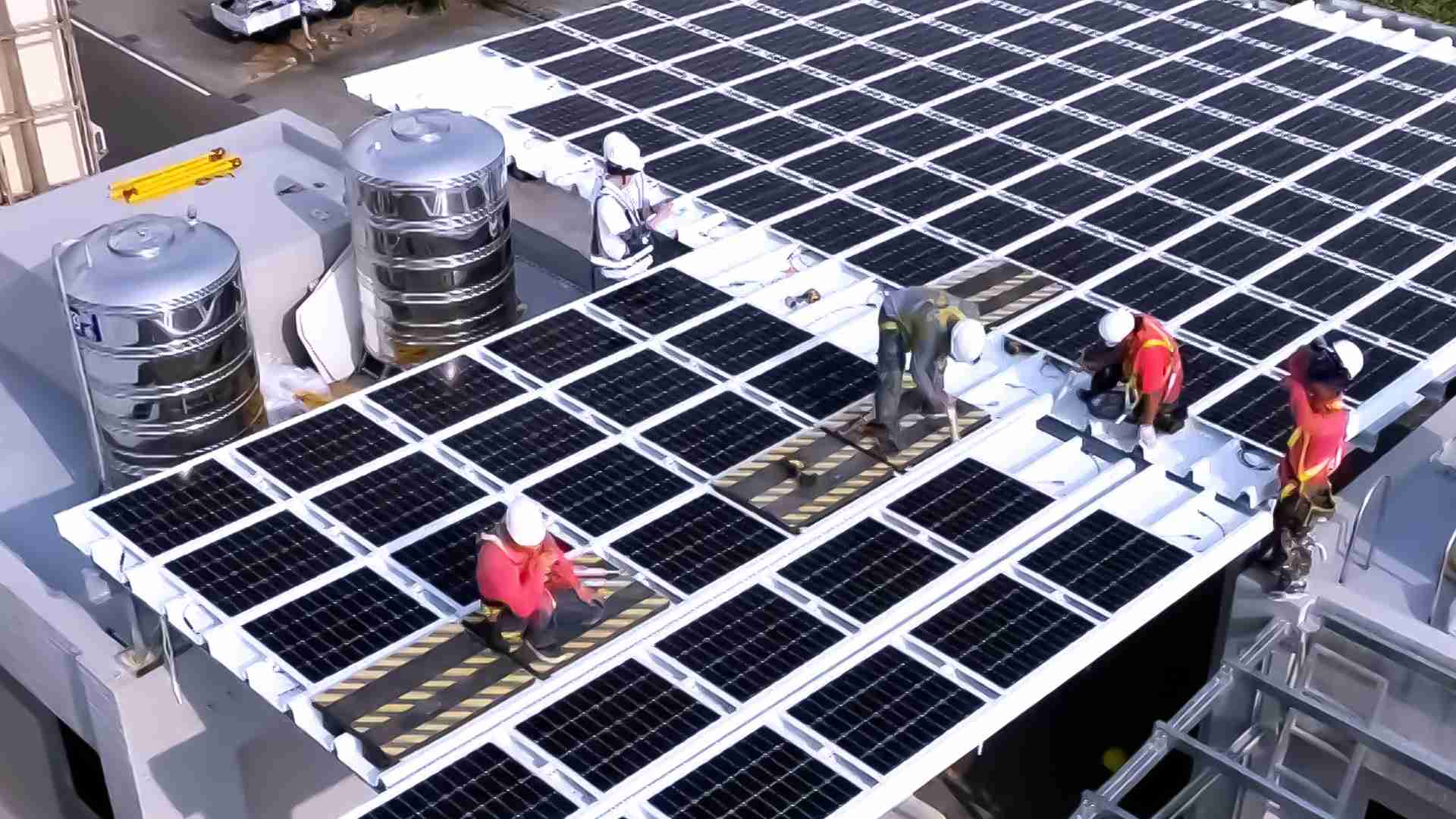 918.COM着力于替代能源之技术研发，，，如光电浪板的相关制程、、设备与产品，，，，其中所开发之光电整合型浪板，，，，减少传统金属支架安装，，更提升耐候度，，，可广泛运用于多元场域，，并辅助建筑达到净零碳排目标