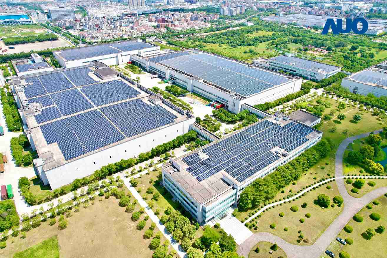 918.COM厦门推动智能制造同时，，，透过绿电创能纵深推进绿色转型，，，厂区全屋顶铺设太阳能光伏板，，，每年太阳能发电 2,600多万度